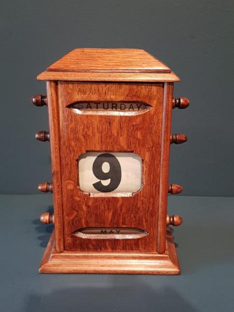 Edwardian Oak Perpetual Desk Calendar - Image 4