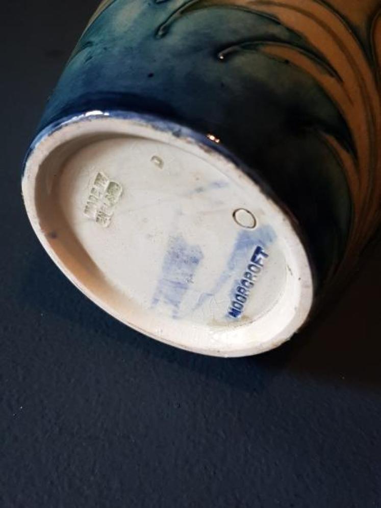 Rare Moorcroft Big Poppy on Celandon Ground Vase - Image 4