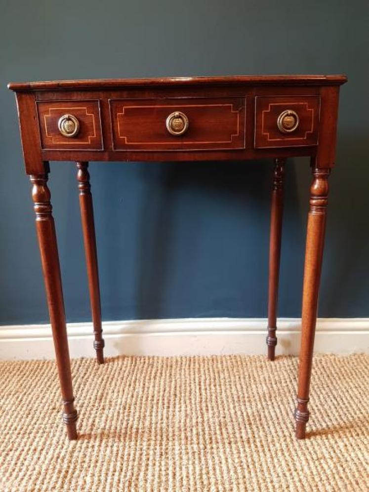 Quality Regency Mahogany Side Table - Image 1