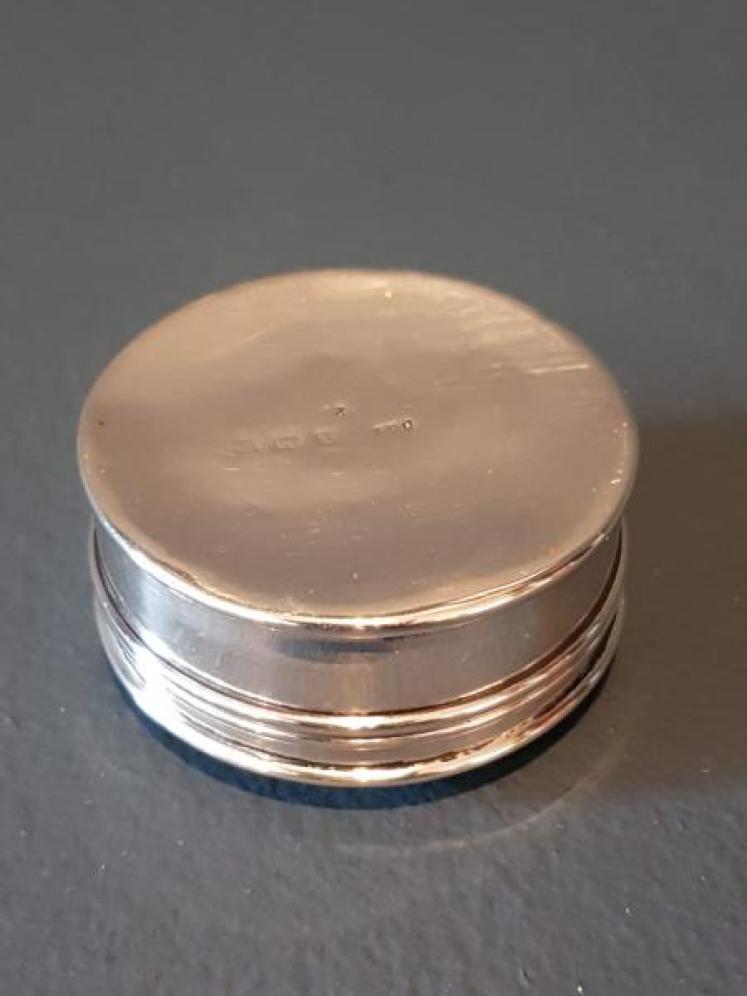 Engine Turned Silver and Enamel Pill Box - Image 4