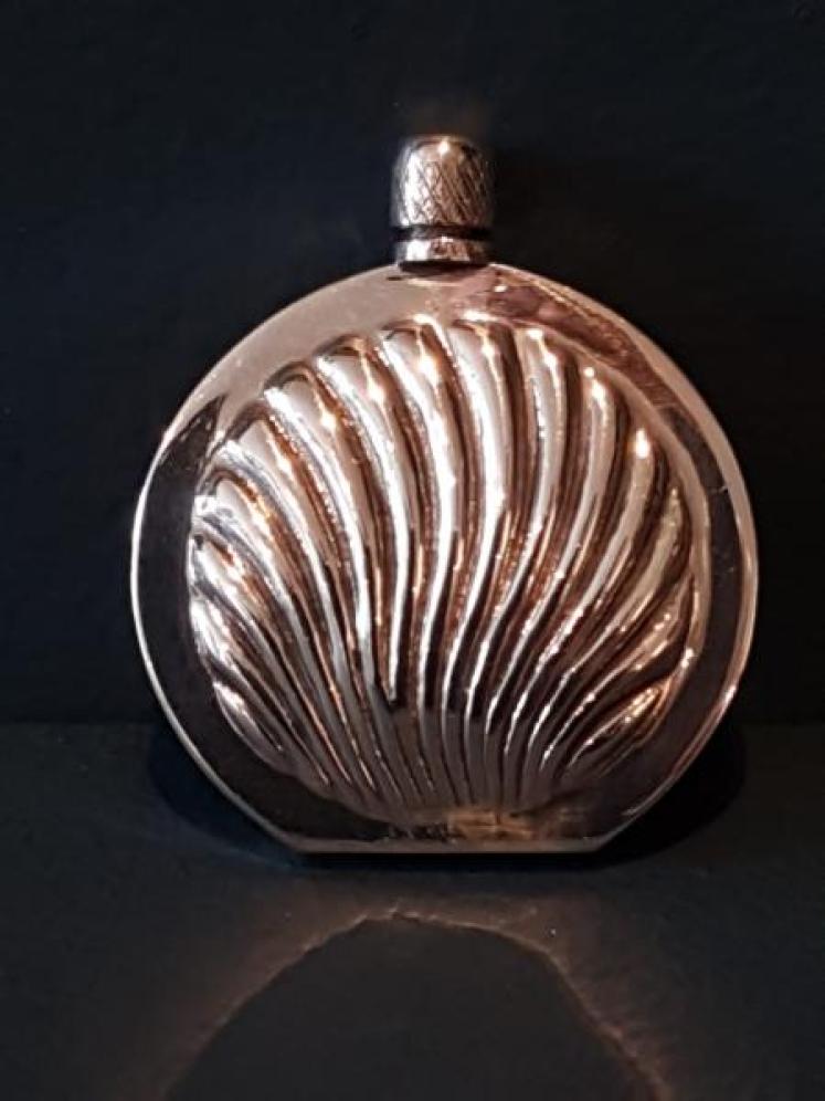 Superb Silver Travelling Scent Bottle - Image 1