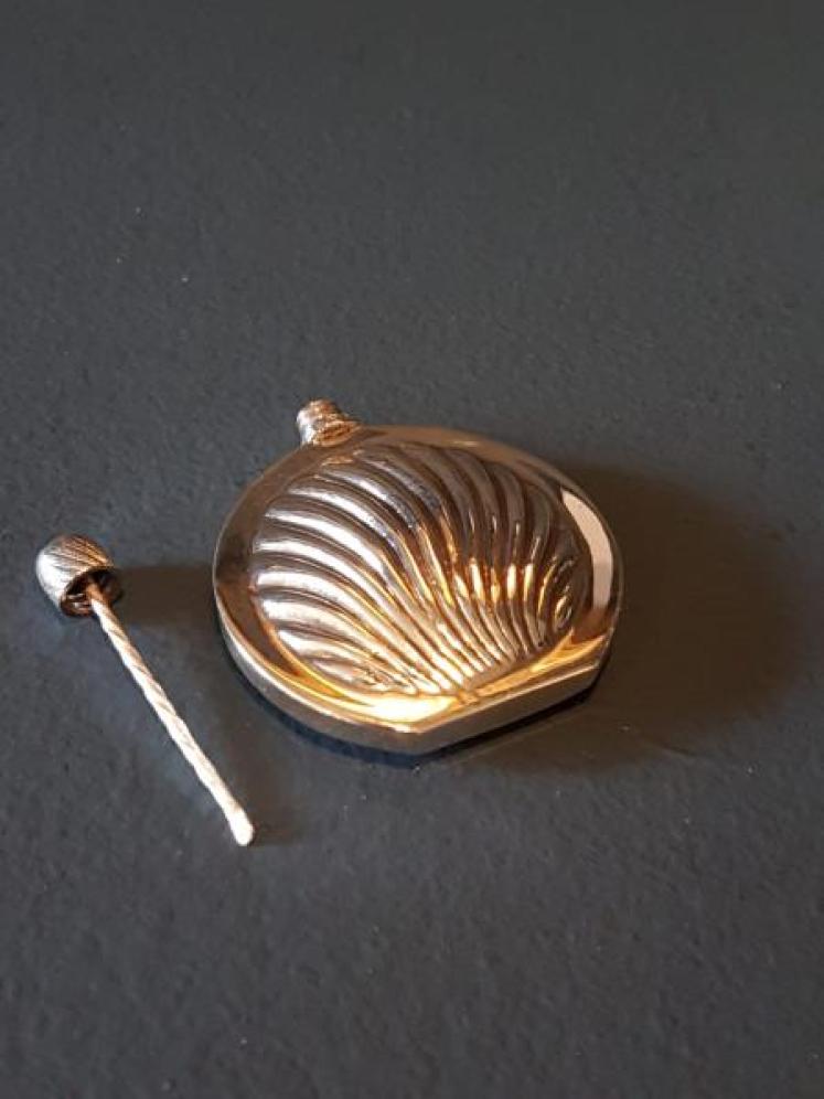 Superb Silver Travelling Scent Bottle - Image 2