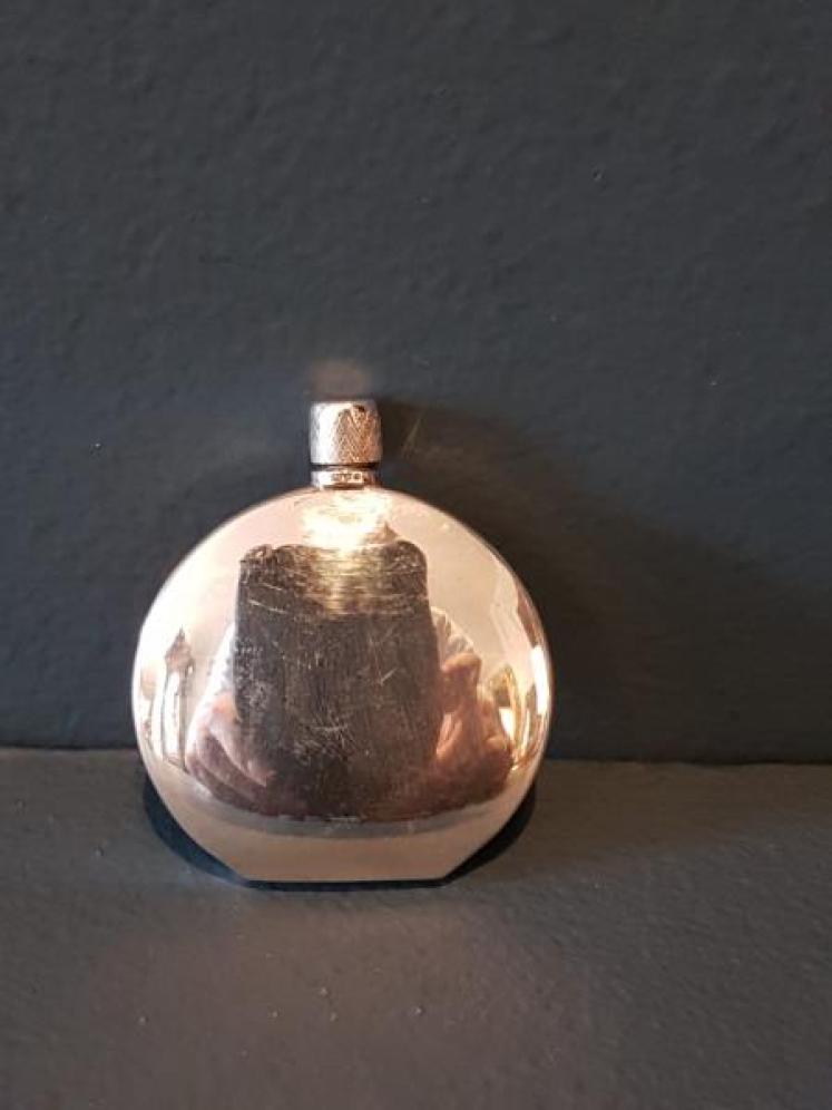 Superb Silver Travelling Scent Bottle - Image 4