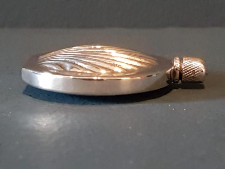 Superb Silver Travelling Scent Bottle - Image 5