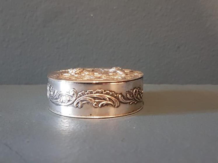 Victorian Embossed Silver Table Snuff Box - Image 4