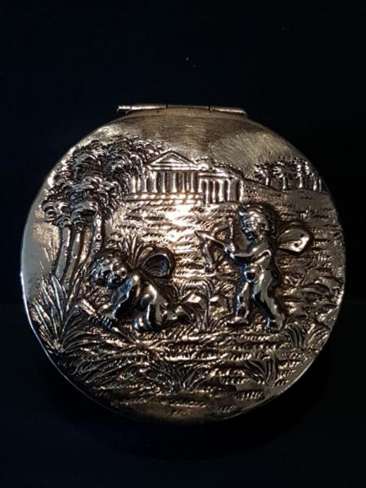 Victorian Embossed Silver Table Snuff Box - Image 7