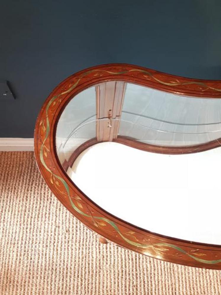 Fine Quality Edwardian Vitrine with Painted Decoration - Image 3
