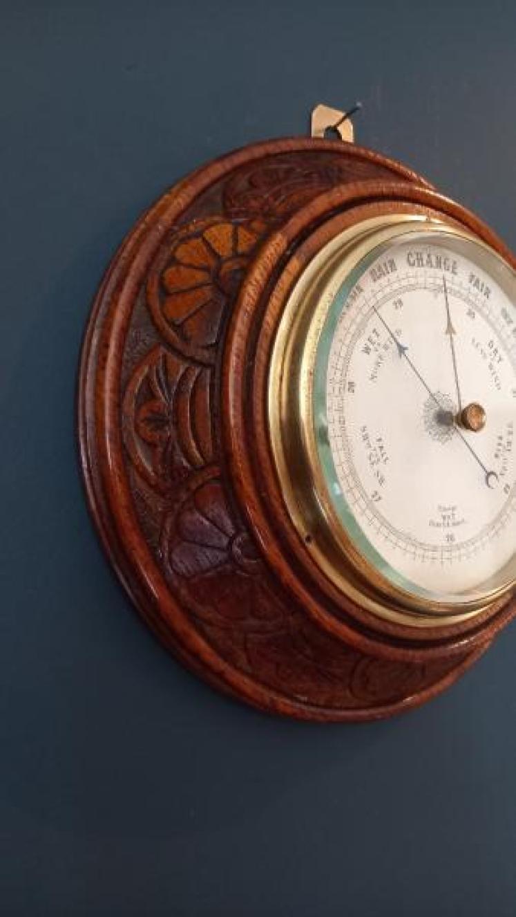  Victorian Carved Oak Surround Aneroid Barometer - Image 4
