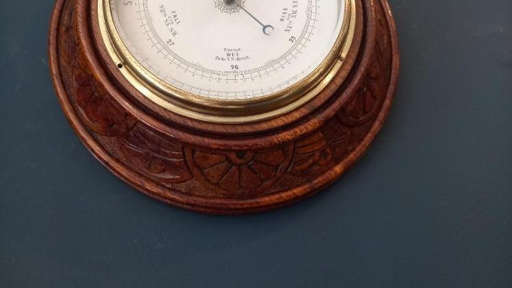  Victorian Carved Oak Surround Aneroid Barometer - Image 5