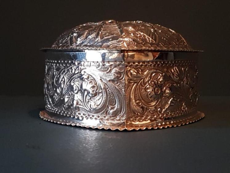 Large Victorian Embossed Silver Heart Shaped Box - Image 6