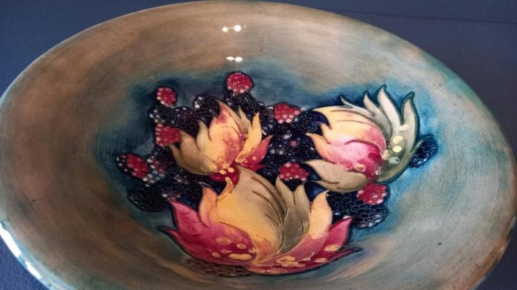 Early Moorcroft Leaf & Blackberries Shallow Bowl - Image 4