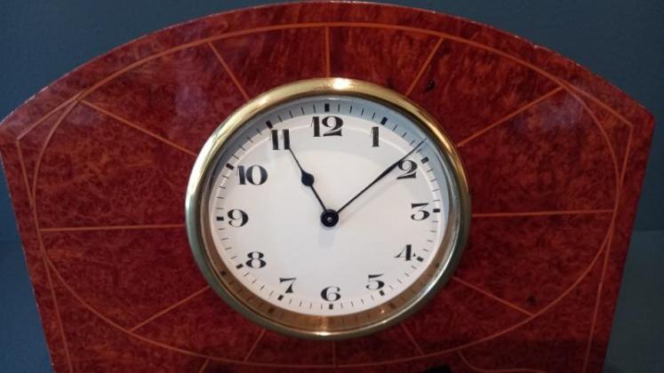 Edwardian Period Burr Walnut Sunburst Inlay Mantel Clock - Image 2