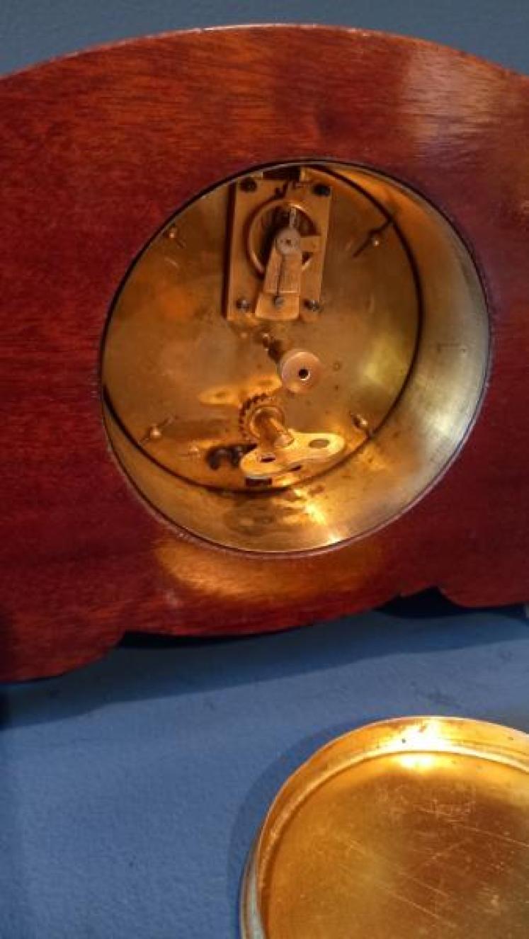 Edwardian Period Burr Walnut Sunburst Inlay Mantel Clock - Image 5