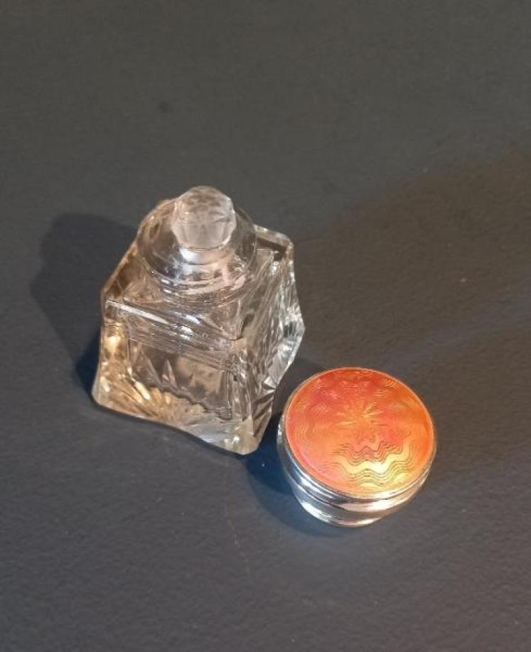 George V Period Silver & Salmon Pink Scent - Image 4