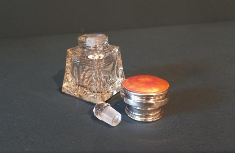 George V Period Silver & Salmon Pink Scent - Image 5