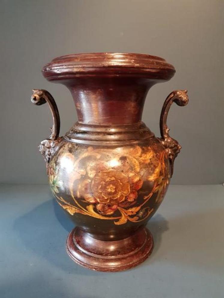 Victorian Country House Toll Ware Vase  - Image 1
