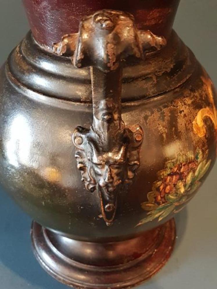 Victorian Country House Toll Ware Vase  - Image 3