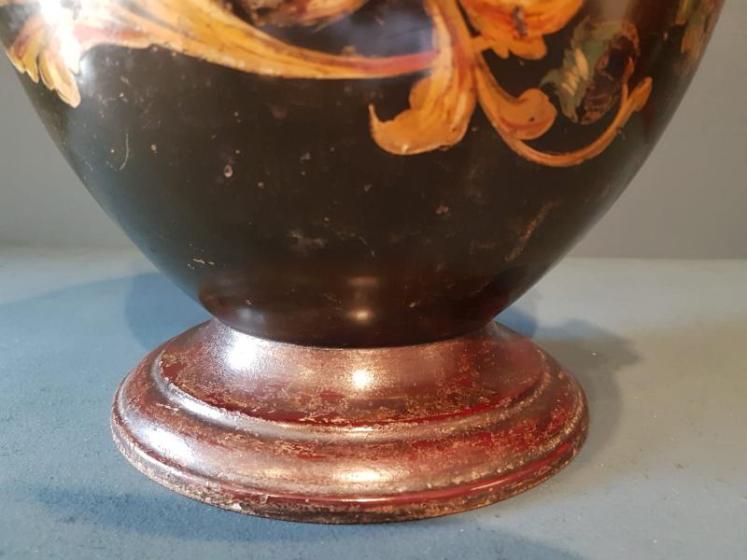 Victorian Country House Toll Ware Vase  - Image 4