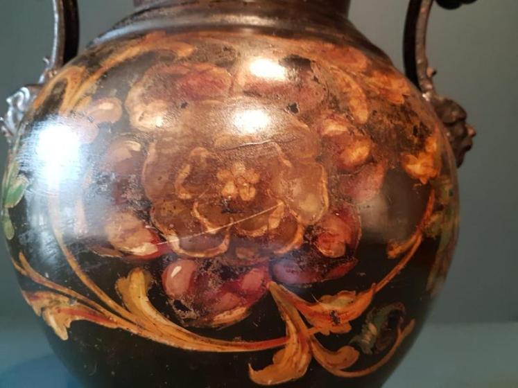 Victorian Country House Toll Ware Vase  - Image 7