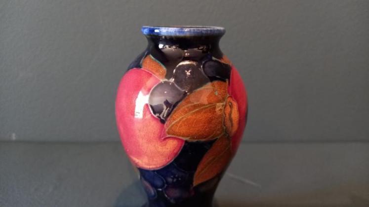 Early Moorcroft Miniature Seeded Pomegranate Miniature Vase - Image 4