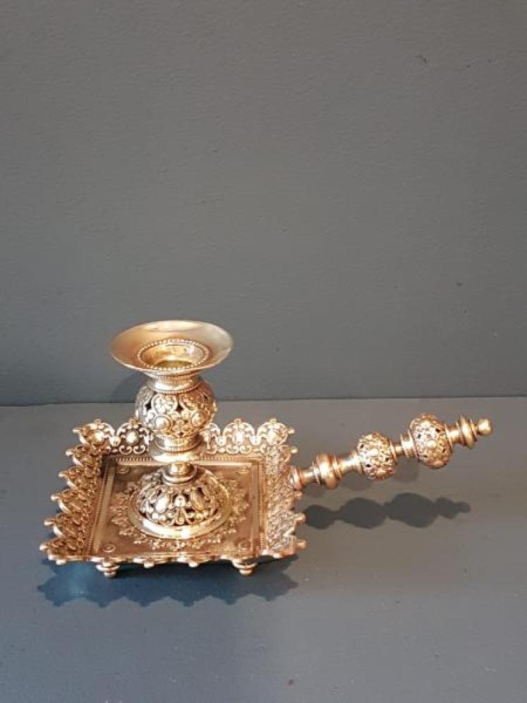 Victorian Cast Brass Chamber Stick - Image 1