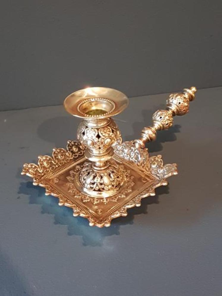 Victorian Cast Brass Chamber Stick - Image 3