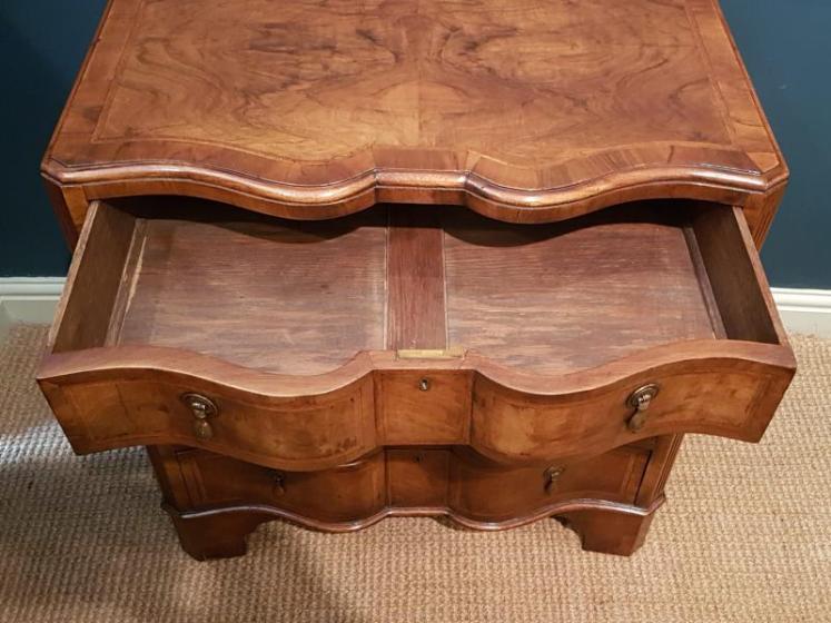Edwardian Walnut Ribbon Front Chest of Drawers - Image 3