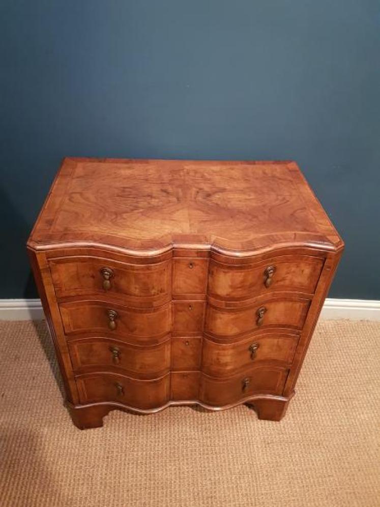 Edwardian Walnut Ribbon Front Chest of Drawers - Image 7