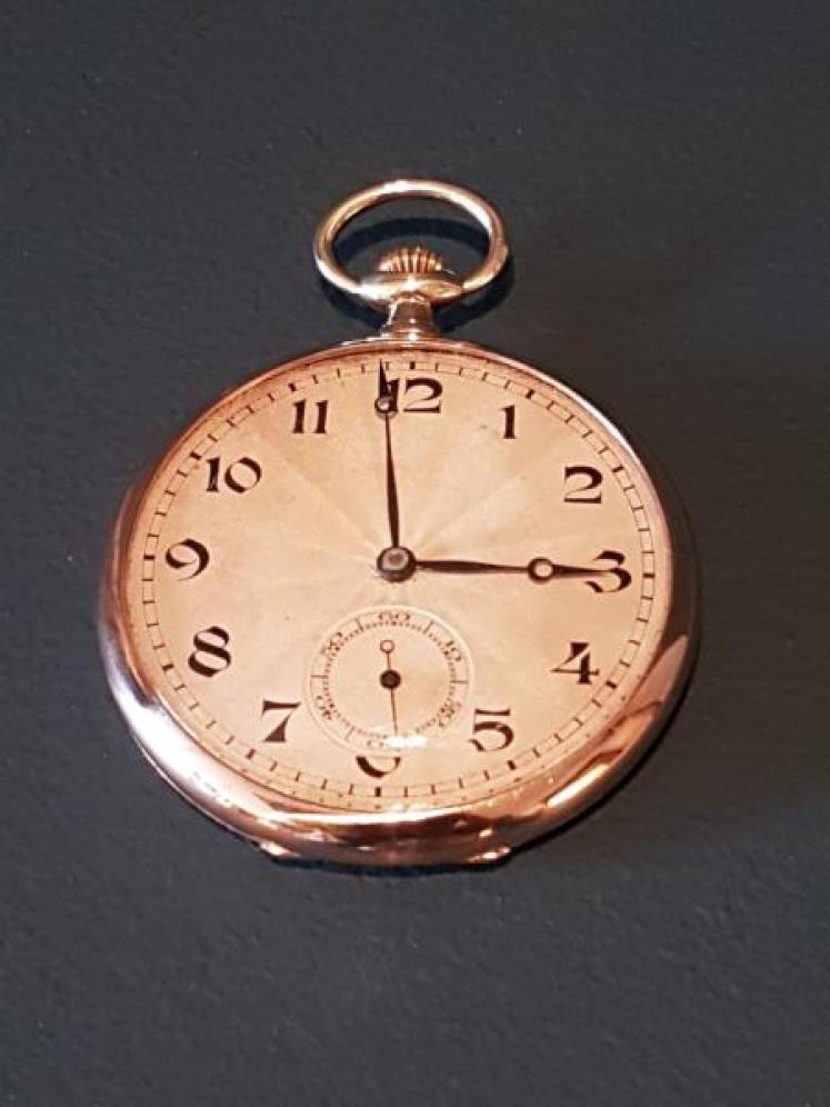 1920's 9ct Solid Gold Pocket Watch - Image 1