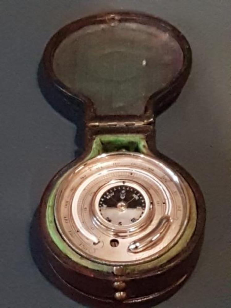 Victorian Double Sided Pocket Barometer, Thermometer and Compass - Image 4