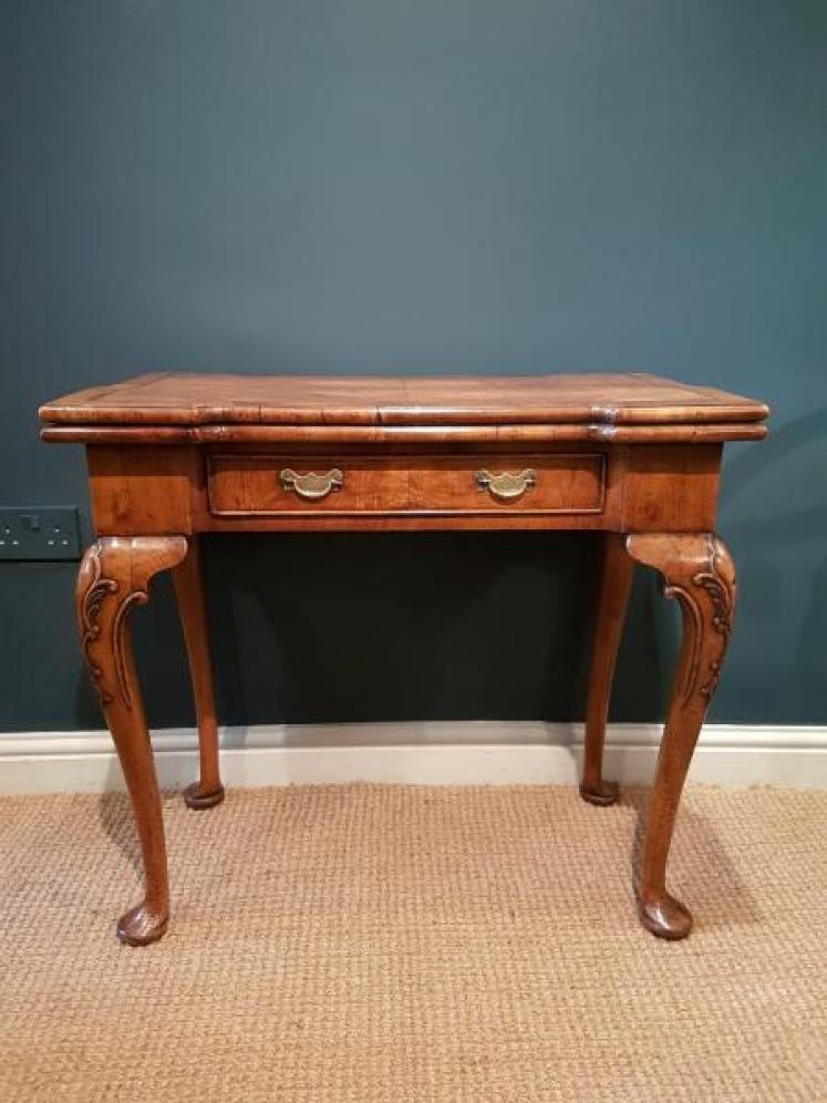 Stylish George I Style Walnut Side Table - Image 1