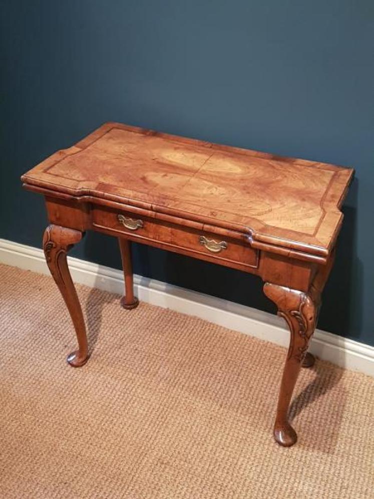 Stylish George I Style Walnut Side Table - Image 2