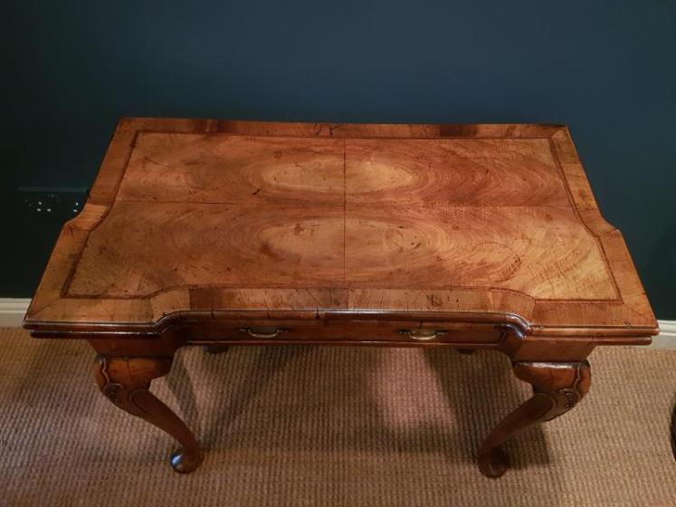 Stylish George I Style Walnut Side Table - Image 3