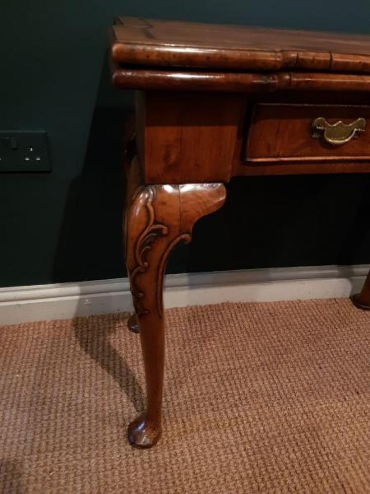 Stylish George I Style Walnut Side Table - Image 4