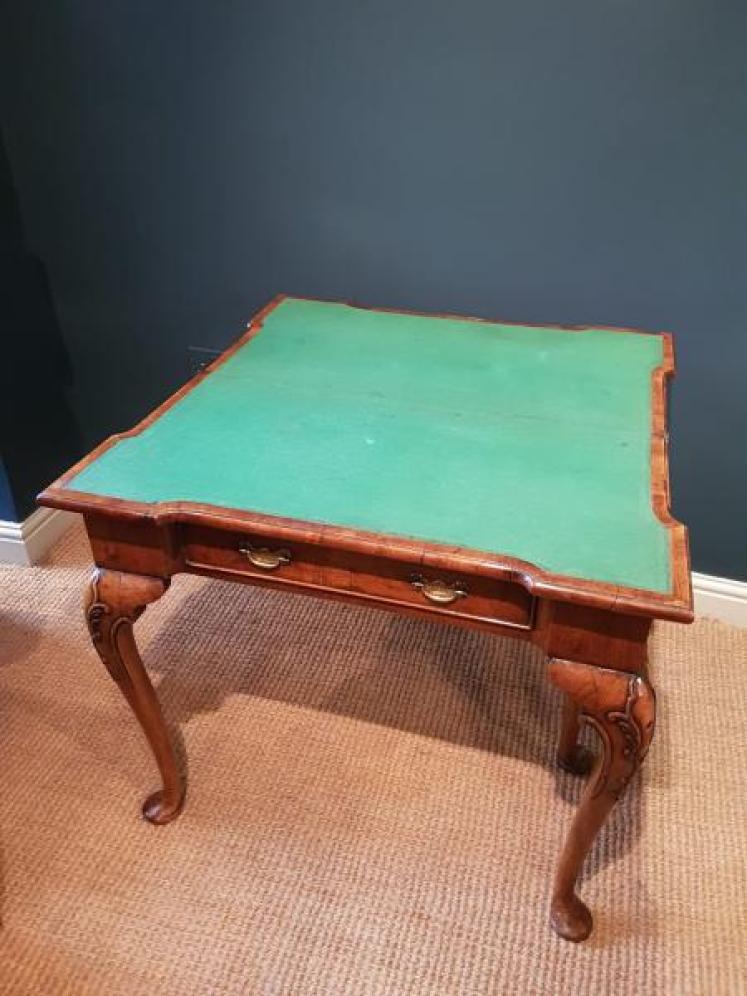 Stylish George I Style Walnut Side Table - Image 5