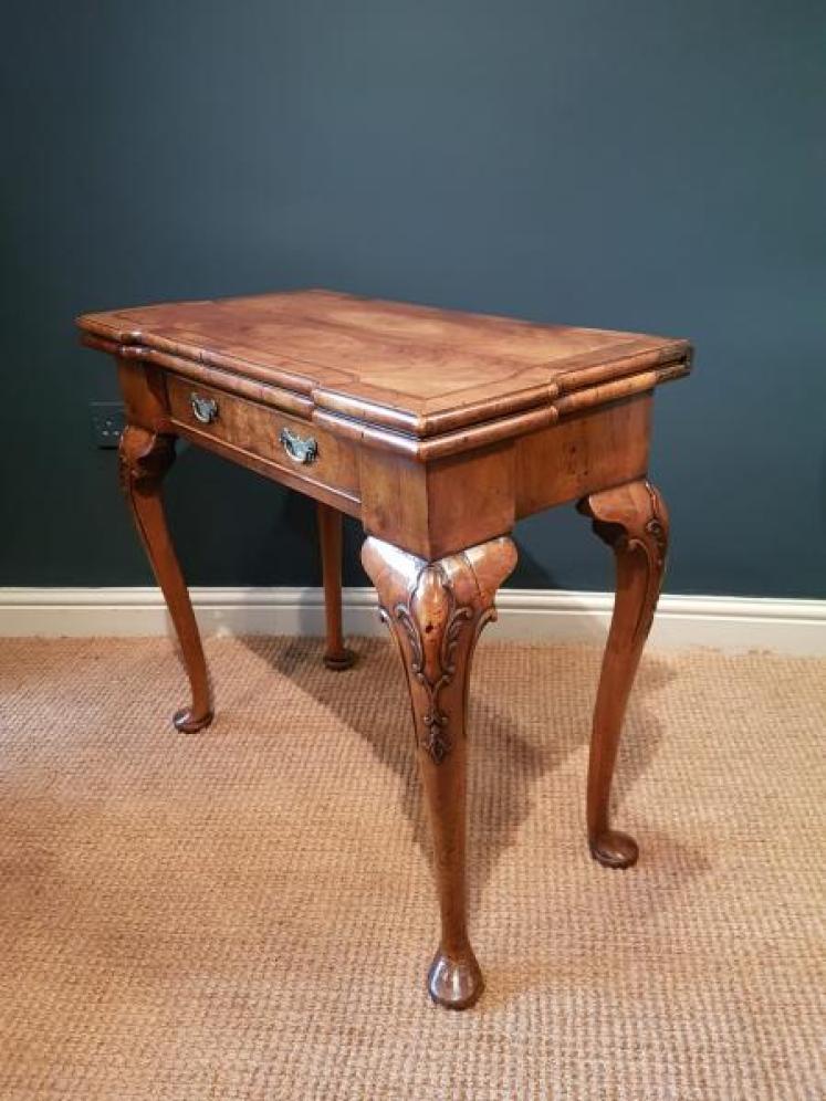 Stylish George I Style Walnut Side Table - Image 7