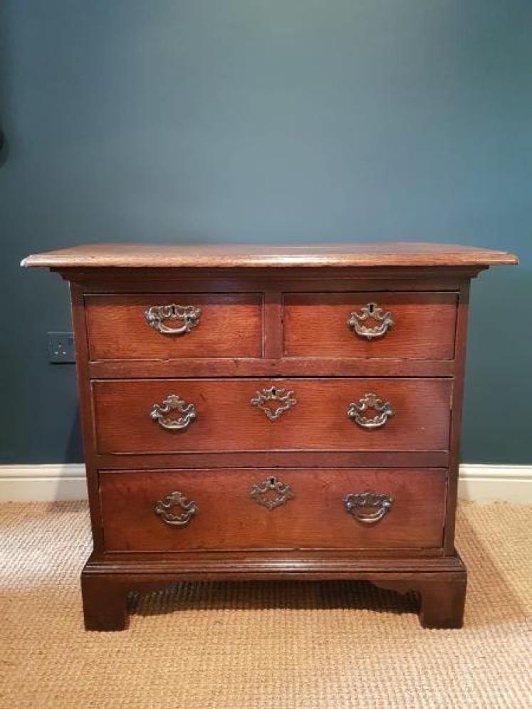 Small Proportioned George II Oak Chest of Drawers - Image 1