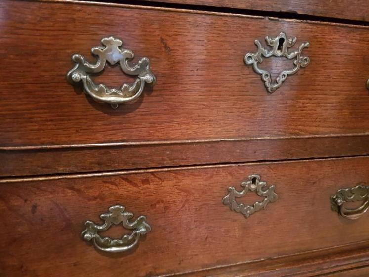 Small Proportioned George II Oak Chest of Drawers - Image 5