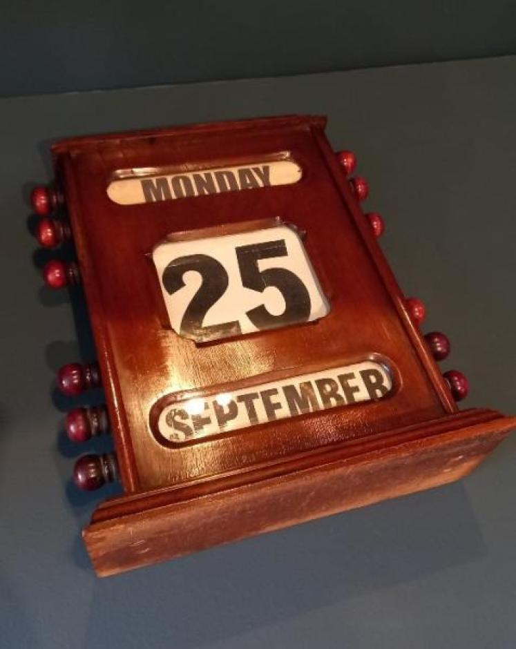 Large Victorian Walnut Desk Calendar - Image 6