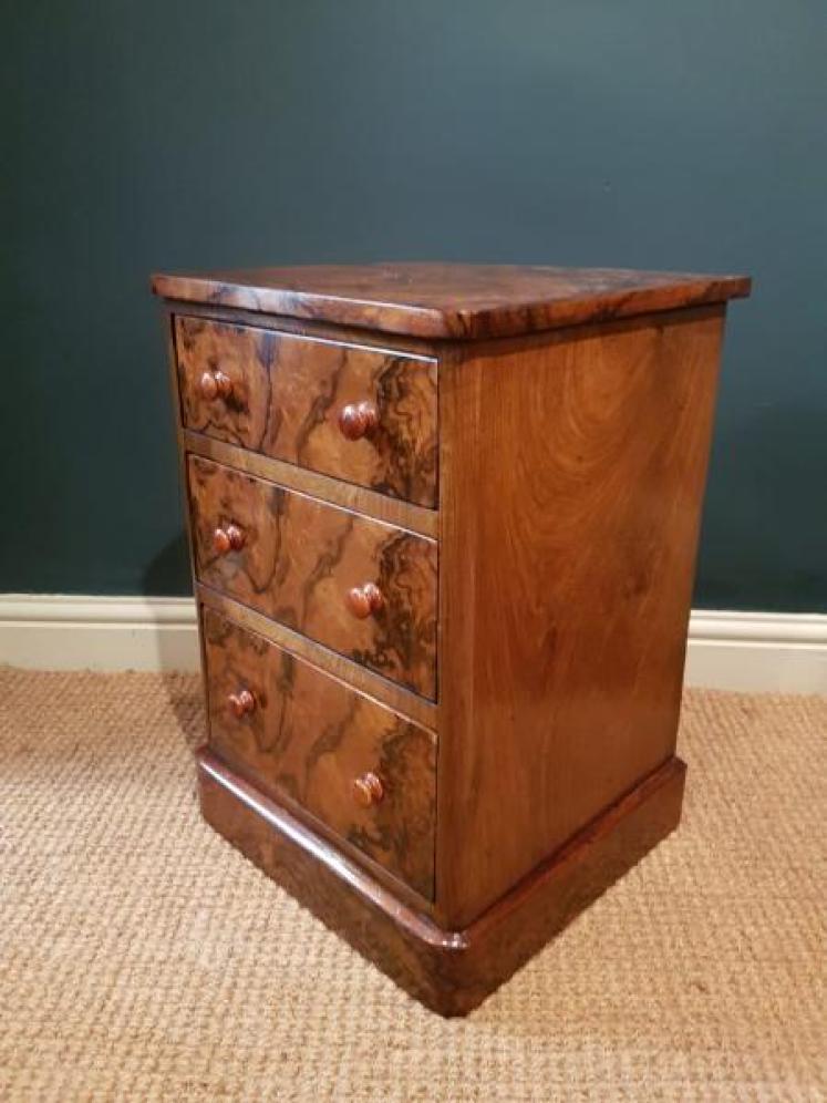 Pair of Book Matched Walnut Bedside Chests - Image 4