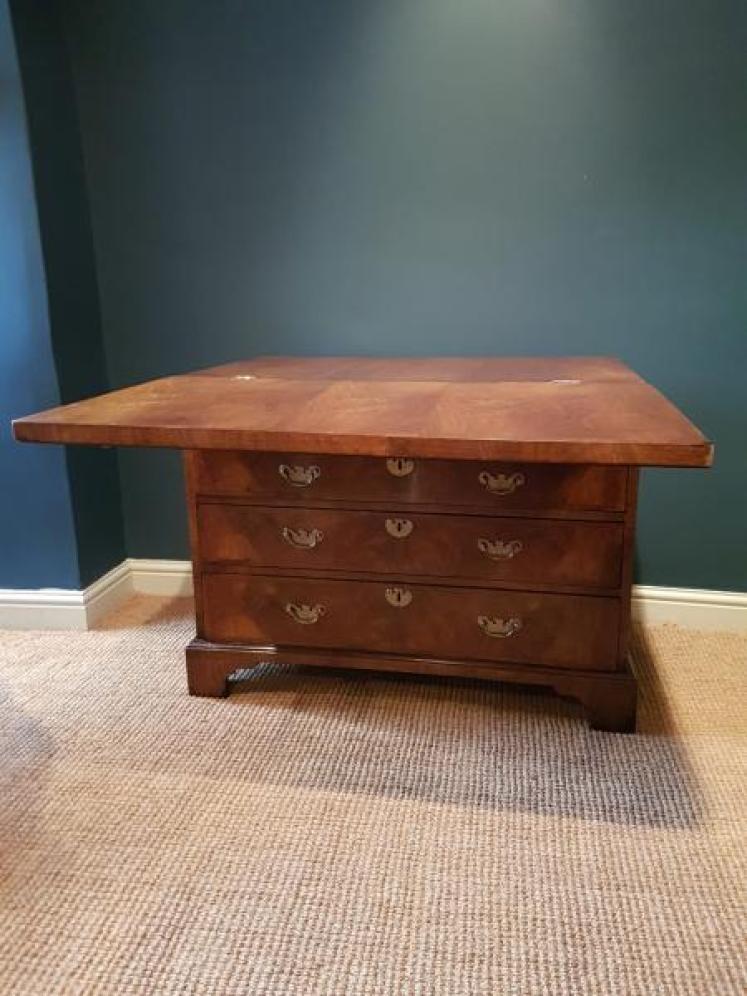George III Figured Walnut Bachelors Chest - Image 2