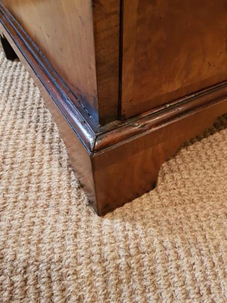 George III Figured Walnut Bachelors Chest - Image 4