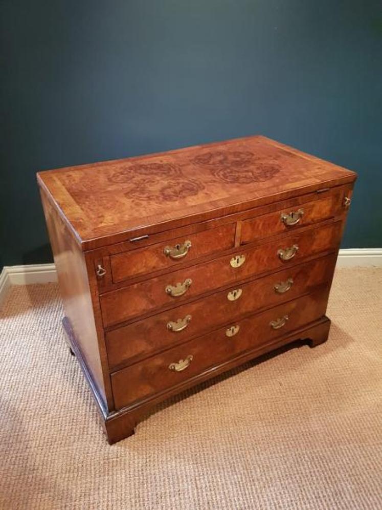 George III Figured Walnut Bachelors Chest - Image 6
