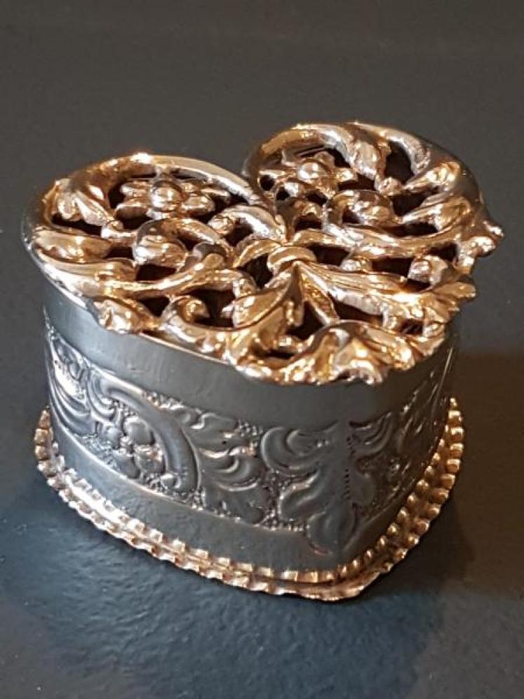 Victorian Silver Heart Shaped Pot Pourri - Image 2