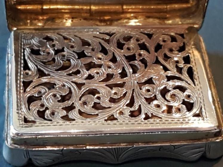 Large Early Victorian Silver Vinaigrette  - Image 5