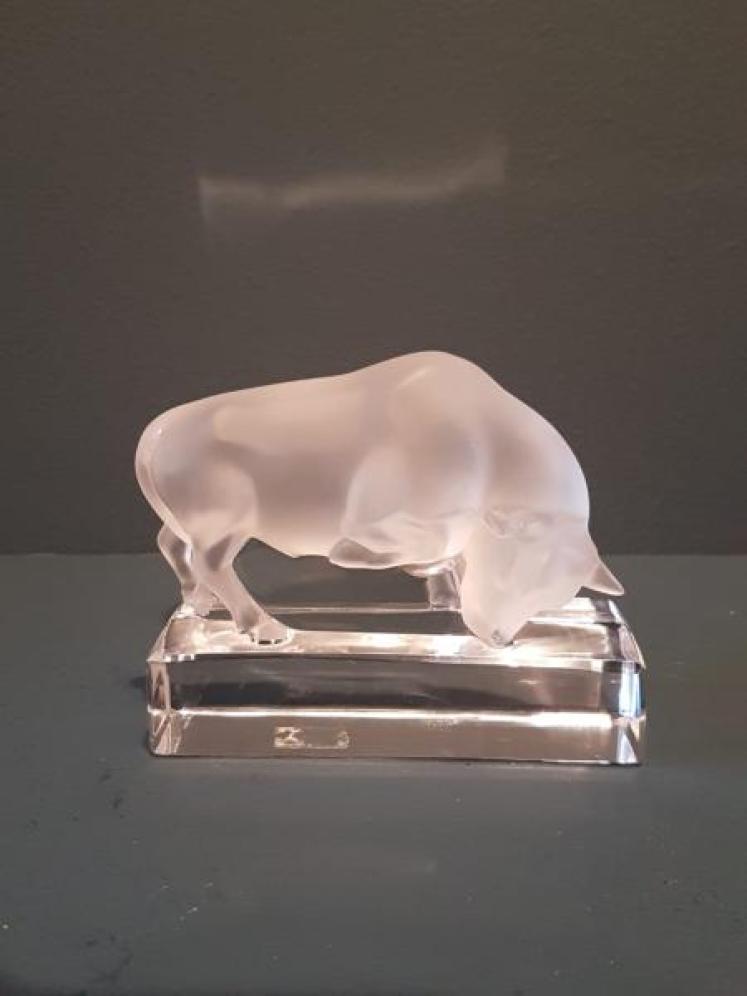 Lalique Opalescent Bull Paperweight  - Image 1