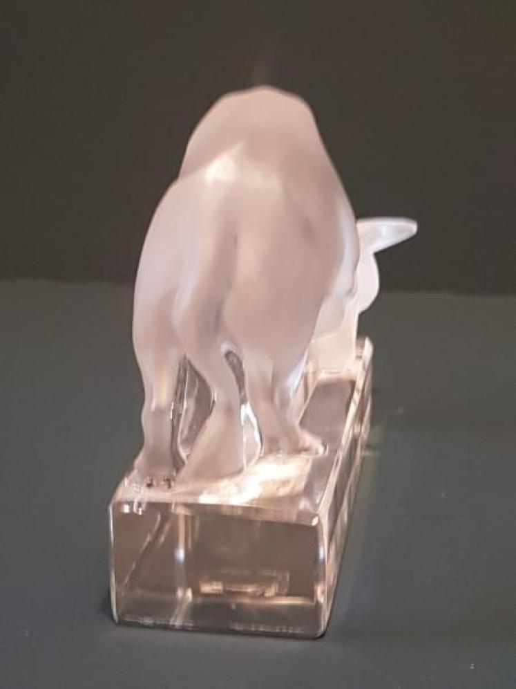 Lalique Opalescent Bull Paperweight  - Image 3