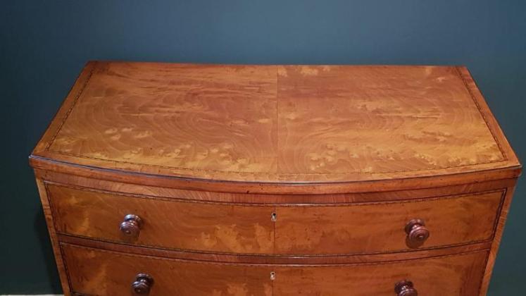 Regency Inlaid Figured Walnut Bow Front Chest - Image 3