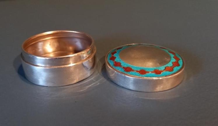 Unusual Edwardian Silver & Turquoise Enamel Pill Box - Image 3