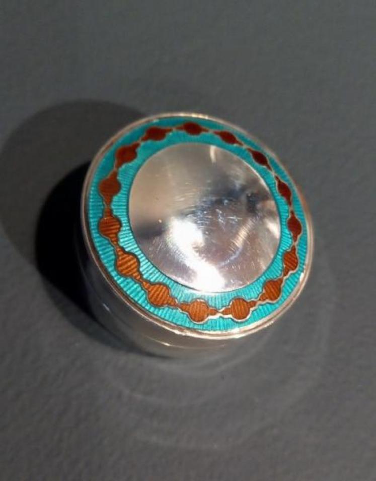 Unusual Edwardian Silver & Turquoise Enamel Pill Box - Image 7